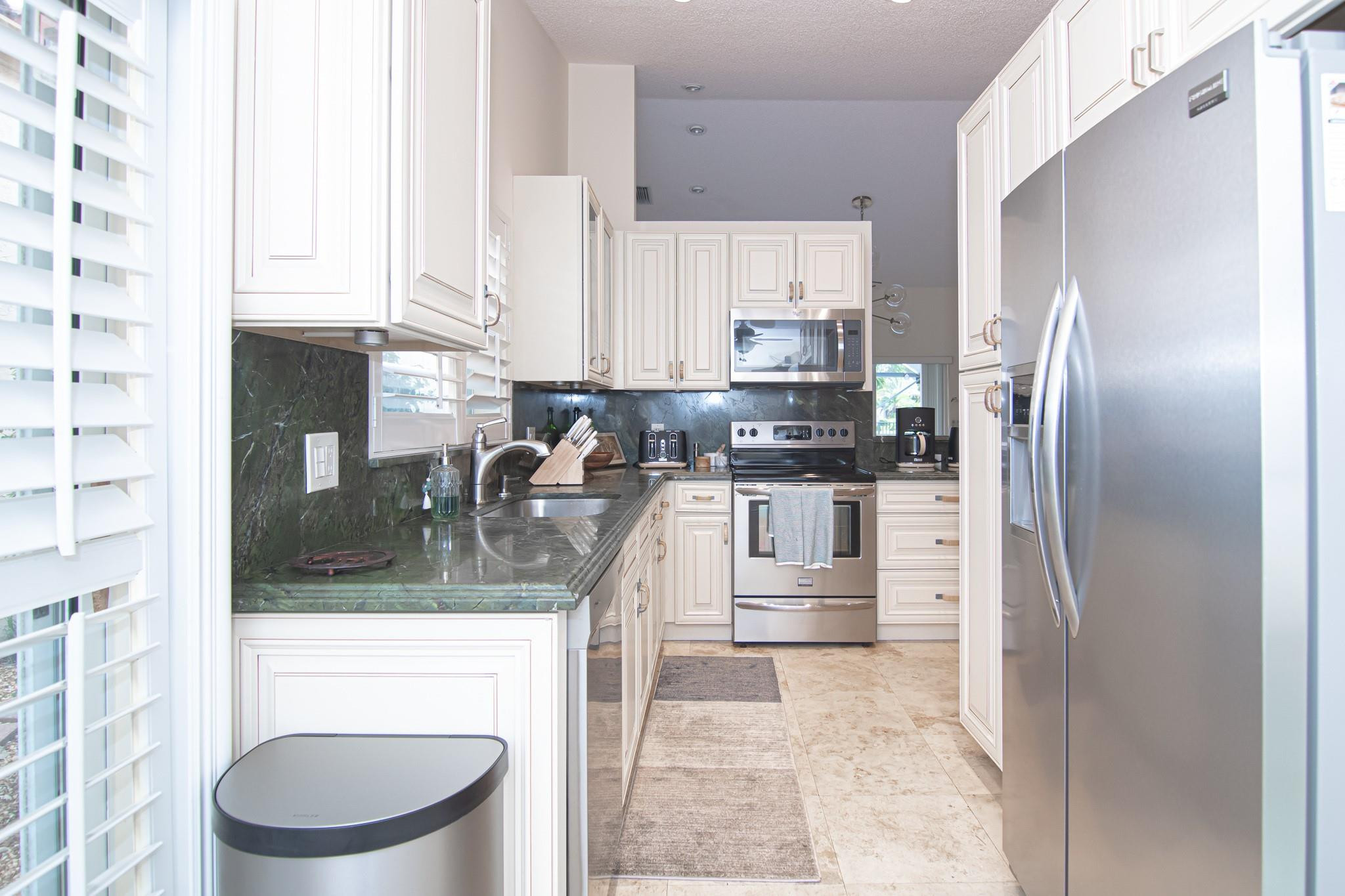 8410 Brussels Way Boca Raton, FL 33434 - Photo 7 of 69 Photo 4