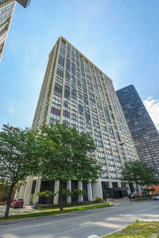 5445 North Sheridan Road, Unit 2005 Chicago, IL 60640 - Photo 3 of 19 a front view of a building