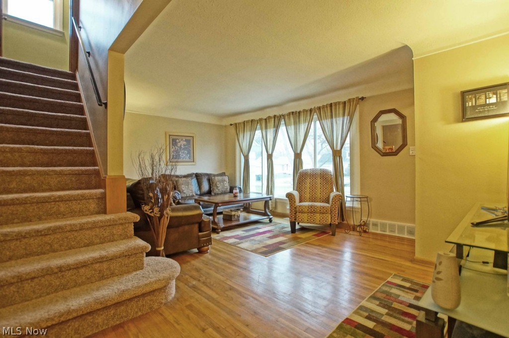 5175 Longton Road Lyndhurst, OH 44124 - Photo 3 of 20