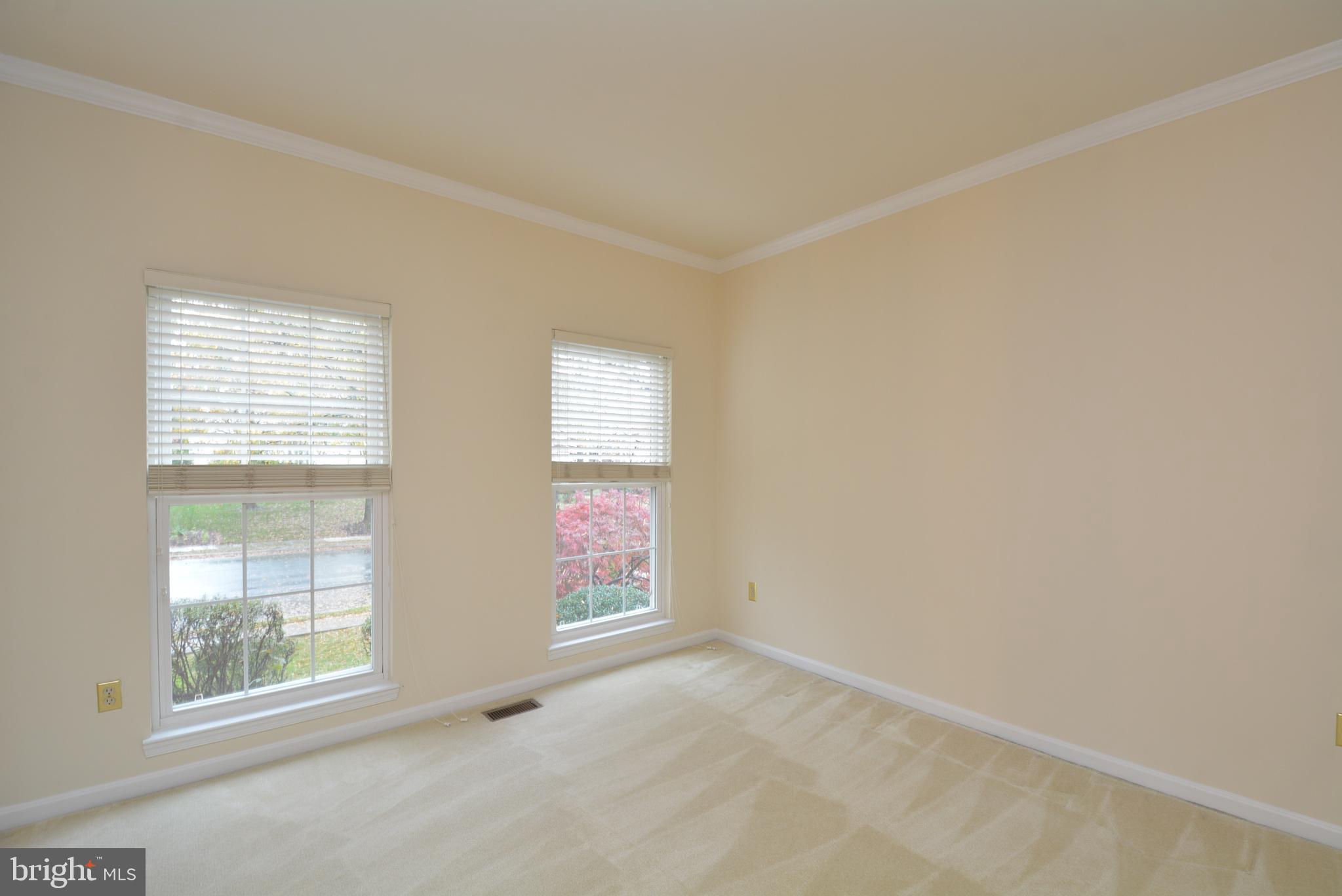 6153 Deer Ridge Trail Springfield, VA 22150 - Photo 6 of 58 Living Room
