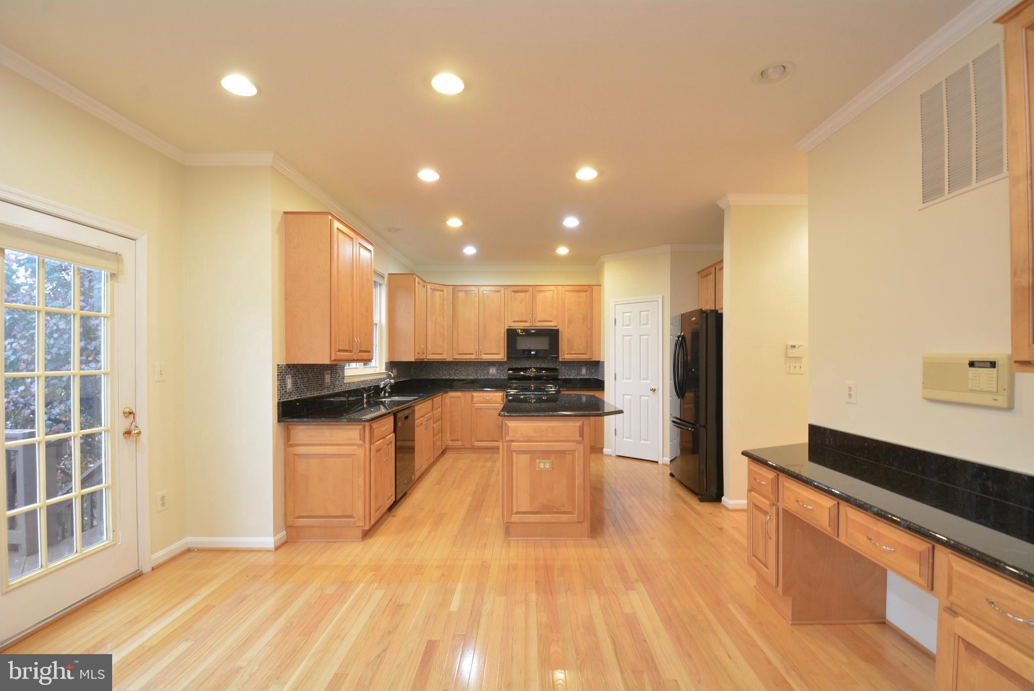 6153 Deer Ridge Trail Springfield, VA 22150 - Photo 7 of 58 Eating area/Kitchen