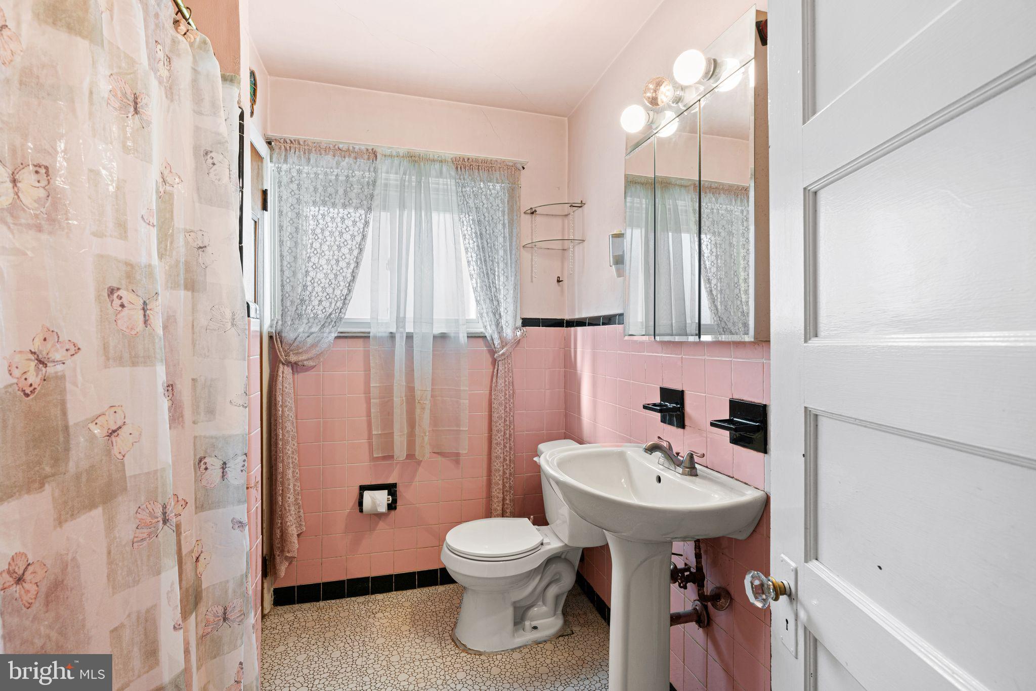 305 Vernon Road Philadelphia, PA 19119 - Photo 8 of 15 Gallery Image 8