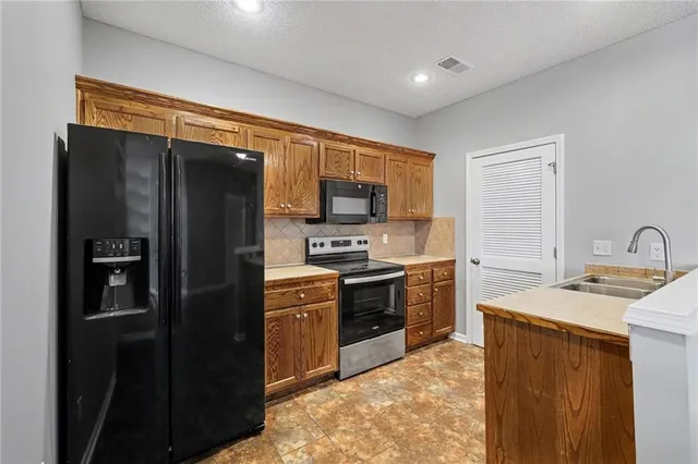 $245,000 | 15963 South Crestview Drive, Olathe, KS 66062