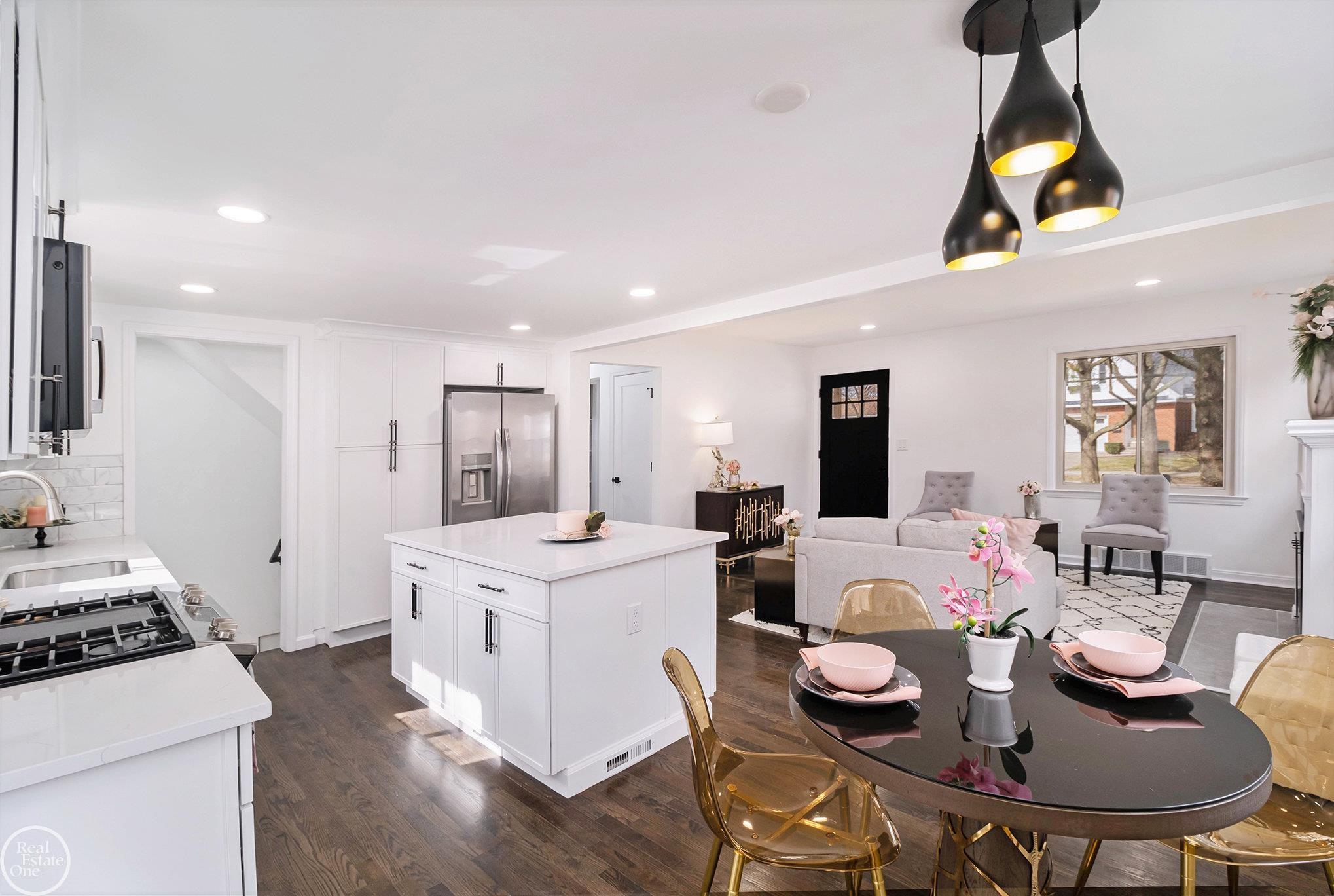 1243 Hawthorne Road Grosse Pointe Woods, MI 48236 - Photo 8 of 34