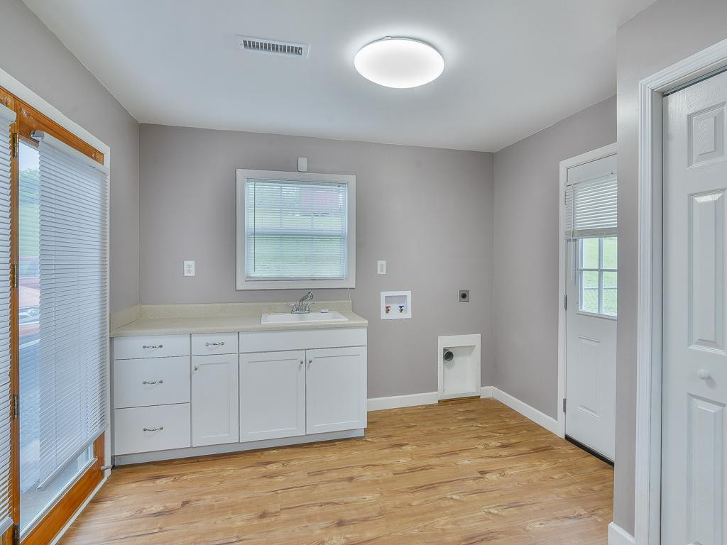 608 Walnut Grove Road Bluff City, TN 37618 - Photo 13 of 36 LaundryMud Room