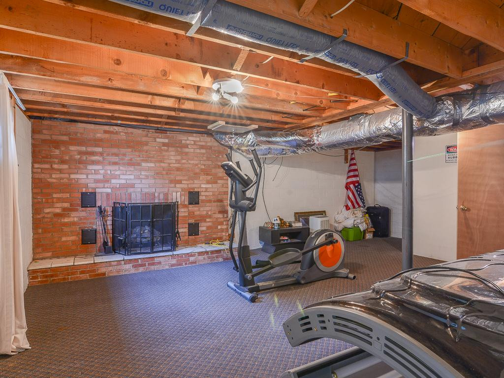 608 Walnut Grove Road Bluff City, TN 37618 - Photo 26 of 36 Family Room