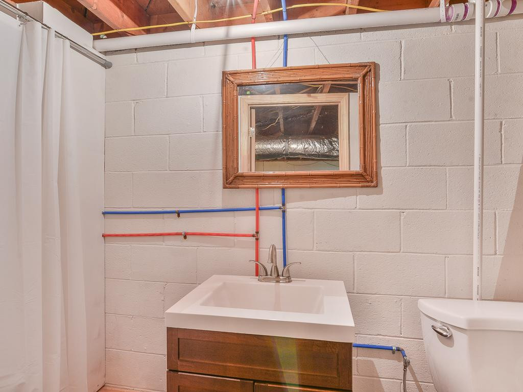 608 Walnut Grove Road Bluff City, TN 37618 - Photo 27 of 36 Full Bath 3