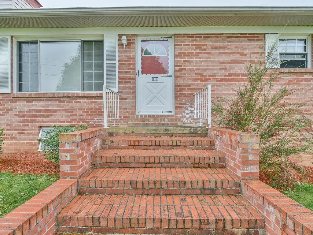 608 Walnut Grove Road Bluff City, TN 37618 - Photo 3 of 36 Photo 3