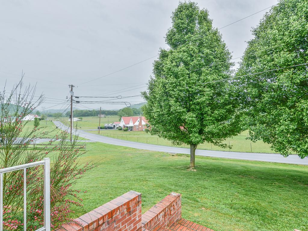 608 Walnut Grove Road Bluff City, TN 37618 - Photo 4 of 36 Photo 4