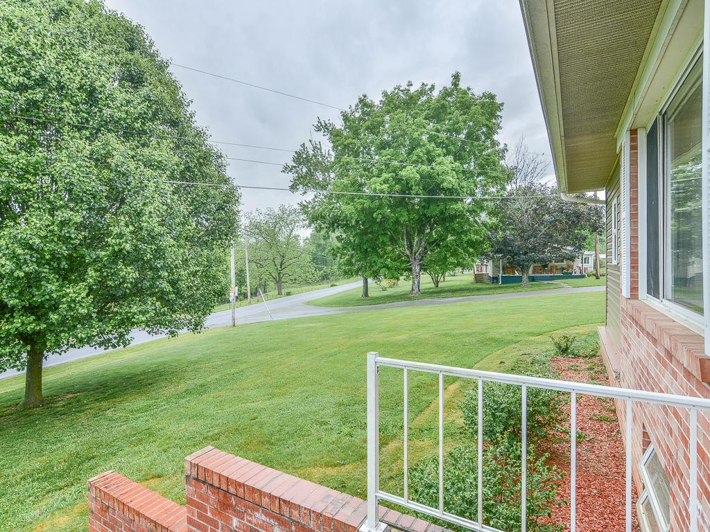 608 Walnut Grove Road Bluff City, TN 37618 - Photo 5 of 36 Photo 5