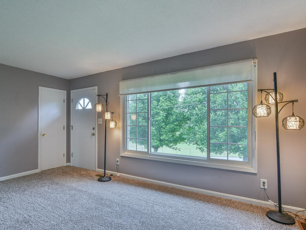 608 Walnut Grove Road Bluff City, TN 37618 - Photo 6 of 36 Living Room