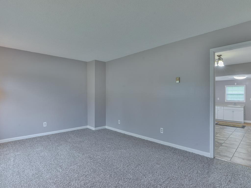 608 Walnut Grove Road Bluff City, TN 37618 - Photo 8 of 36 Living Room