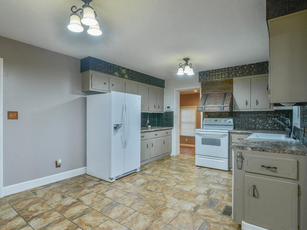 608 Walnut Grove Road Bluff City, TN 37618 - Photo 10 of 36 Kitchen