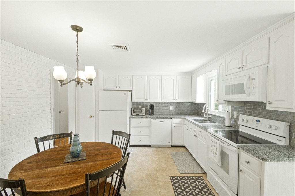 5 Brookside Circle Acton, MA 01720 - Photo 7 of 42