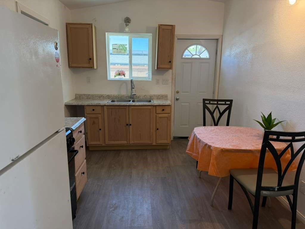 45445 Genoa Lancaster, CA 93534 - Photo 3 of 10
