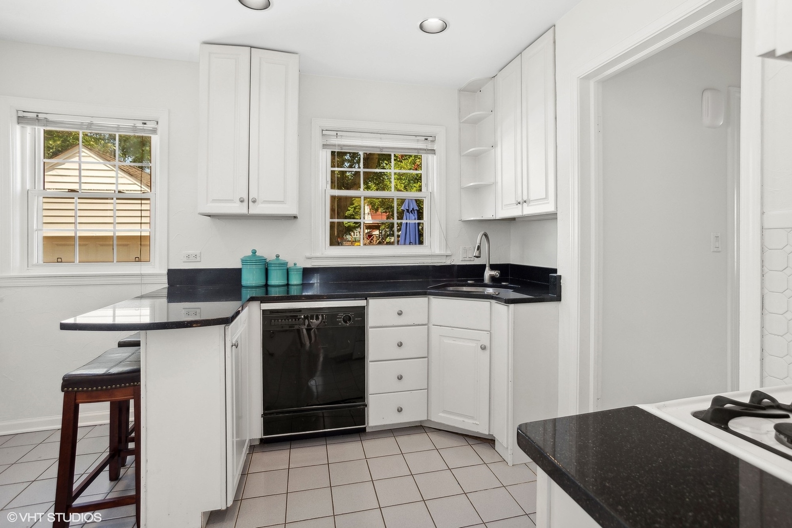296 Ridgeland Avenue Elmhurst, IL 60126 - Photo 8 of 37