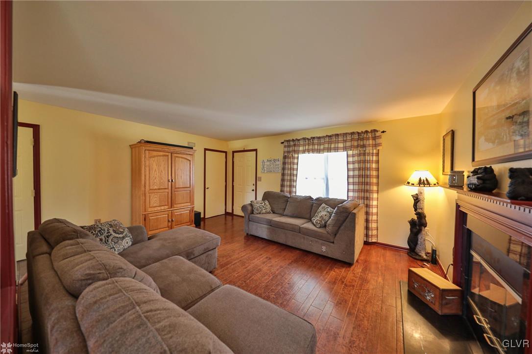 149 Forest Line Road Easton, PA 18045 - Photo 5 of 25 Living Room