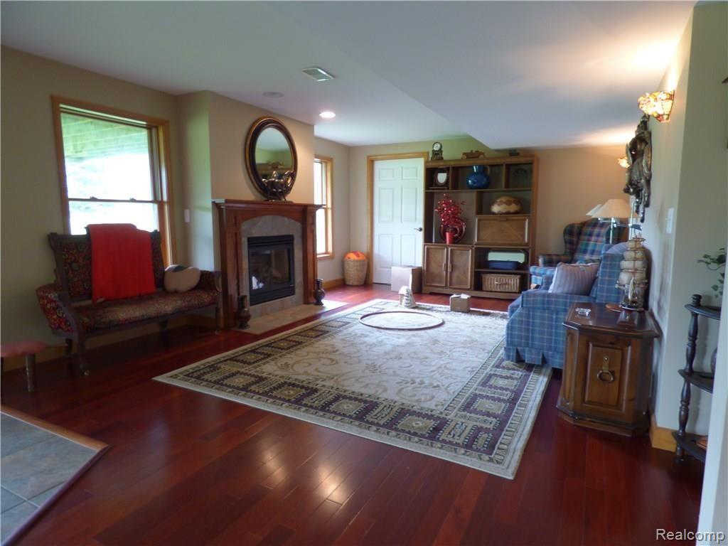 8345 Linden Road Fenton, MI 48430 - Photo 27 of 29 P1020401.JPG