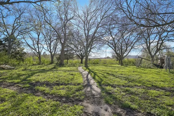 $1,300,000 | 611 Ferris Road, Lancaster, TX 75146