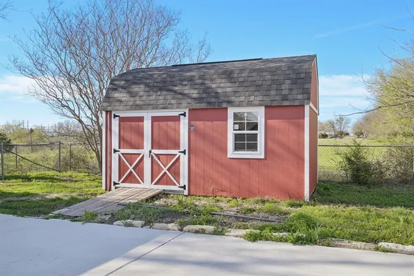 $1,300,000 | 611 Ferris Road, Lancaster, TX 75146