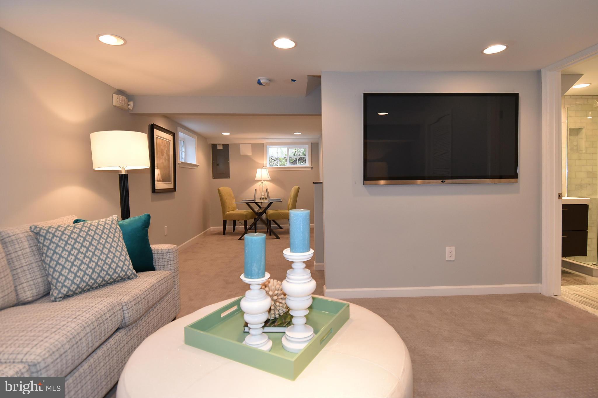 609 Deerfield Avenue Silver Spring, MD 20910 - Photo 19 of 30 Family Room