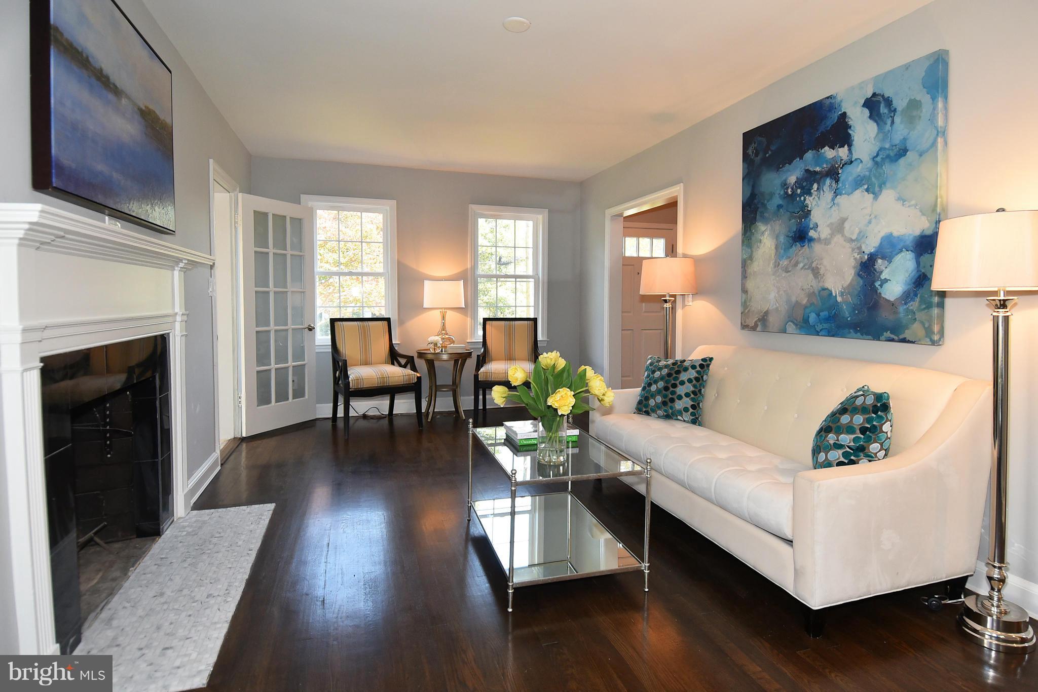 609 Deerfield Avenue Silver Spring, MD 20910 - Photo 4 of 30 Living Room