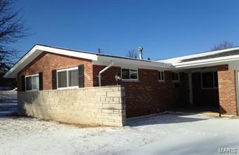 8401 Rockspring Drive St. Louis, MO 63123 - Photo 1 of 19 Gallery Image 1