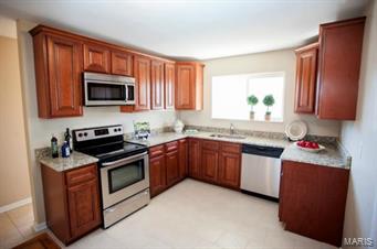 8401 Rockspring Drive St. Louis, MO 63123 - Photo 3 of 19 Gallery Image 3