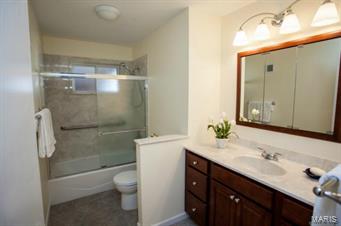 8401 Rockspring Drive St. Louis, MO 63123 - Photo 5 of 19 Gallery Image 5