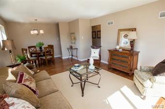 8401 Rockspring Drive St. Louis, MO 63123 - Photo 8 of 19 Gallery Image 8