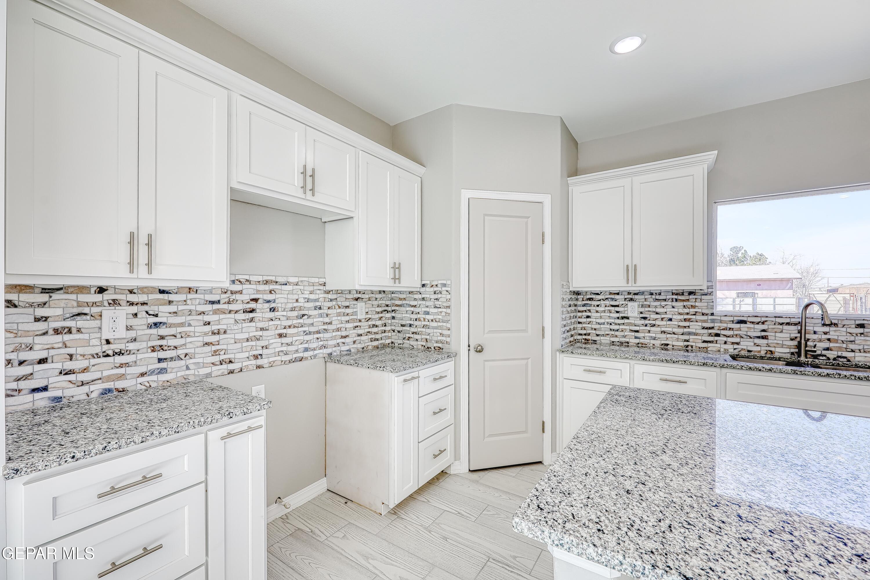11607 Valle Bonito Road Socorro, TX 79927 - Photo 7 of 29 a kitchen with granite countertop a sink and a stove