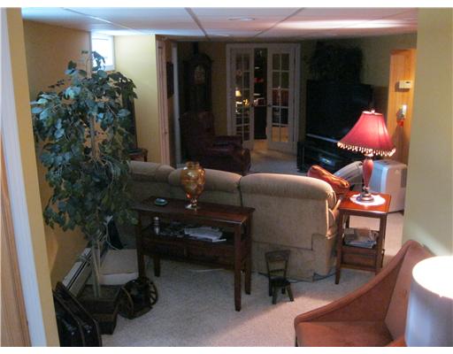122 Amherst Road Cranston, RI 02920 - Photo 11 of 18 Living Room.