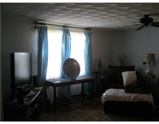 122 Amherst Road Cranston, RI 02920 - Photo 16 of 18 Living Room.