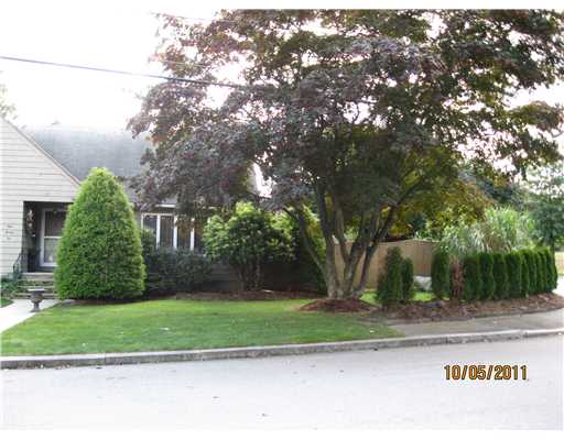 122 Amherst Road Cranston, RI 02920 - Photo 2 of 18 Exterior Front.