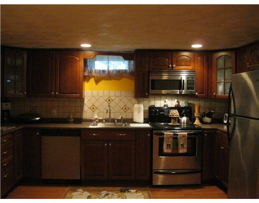 122 Amherst Road Cranston, RI 02920 - Photo 4 of 18 Kitchen. Kitchen Lower Level