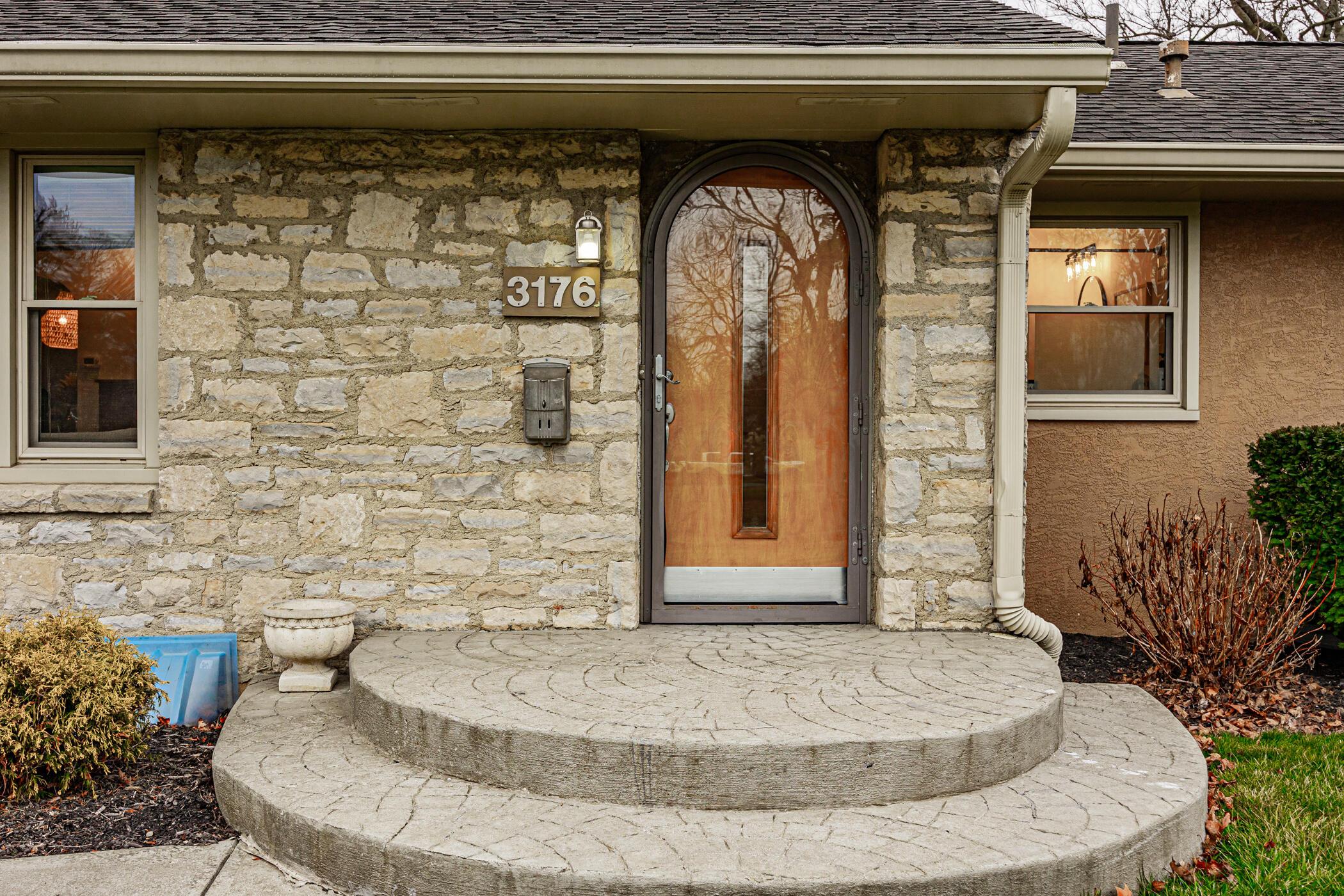 3176 Redding Road Columbus, OH 43221 - Photo 3 of 47 3176 Redding Road 012