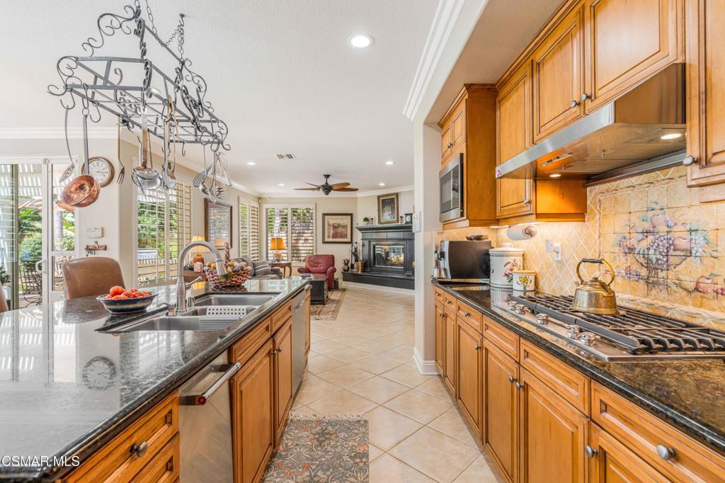 669 Noble Road Simi Valley, CA 93065 - Photo 21 of 71