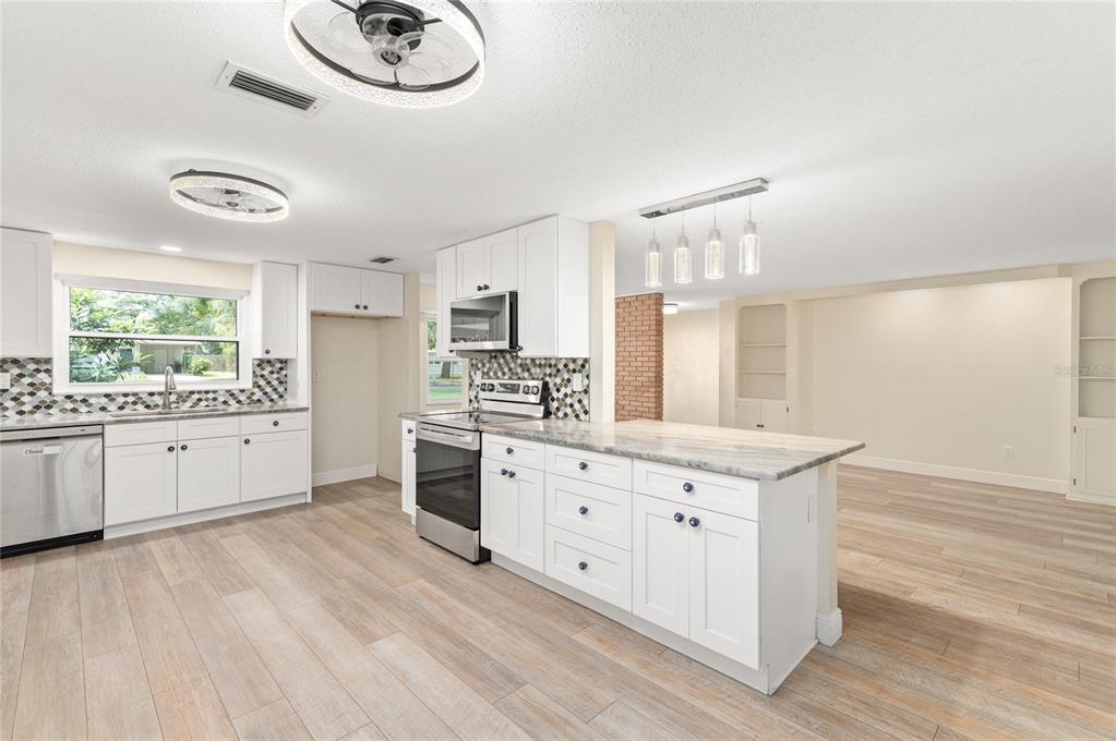405 Oakhurst Street Altamonte Springs, FL 32701 - Photo 9 of 39