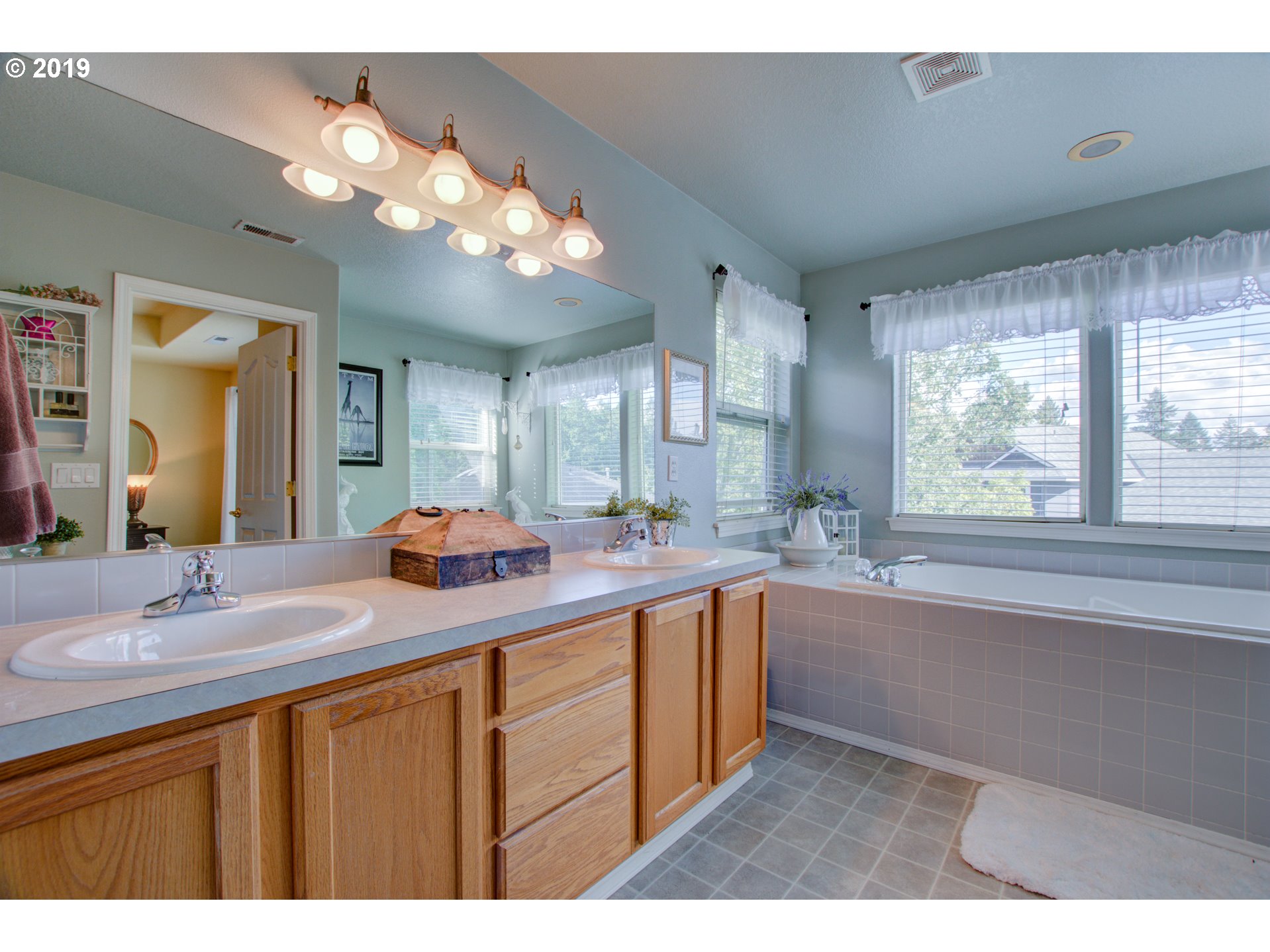 17885 Southwest Bryan Way Beaverton, OR 97007 - Photo 17 of 32 Bathroom, Attached