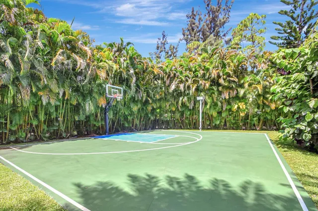 a view of a tennis court