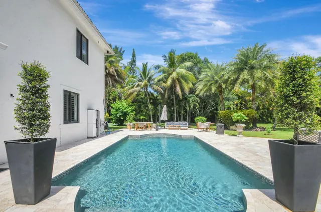 a view of a house with backyard and sitting area