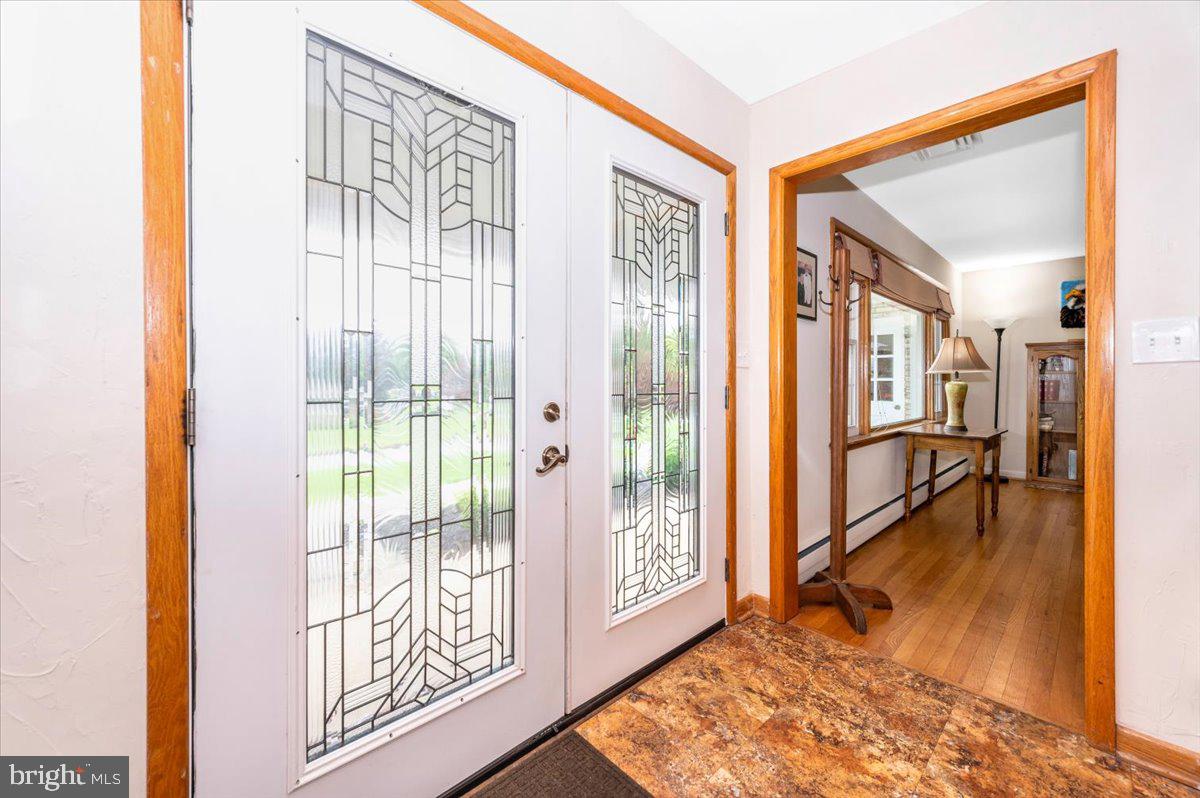 22019 Mohawk Drive Smithsburg, MD 21783 - Photo 3 of 60 Foyer