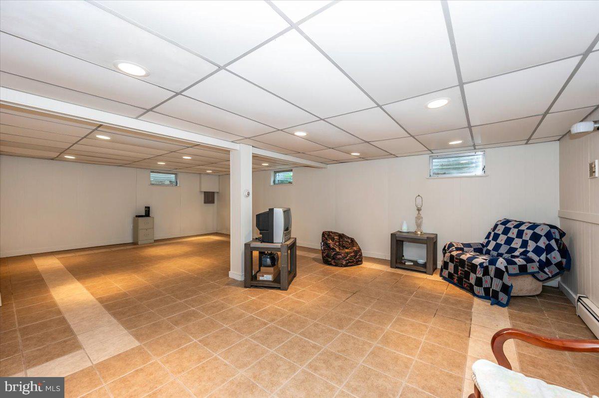 22019 Mohawk Drive Smithsburg, MD 21783 - Photo 36 of 60 a room with gym equipment