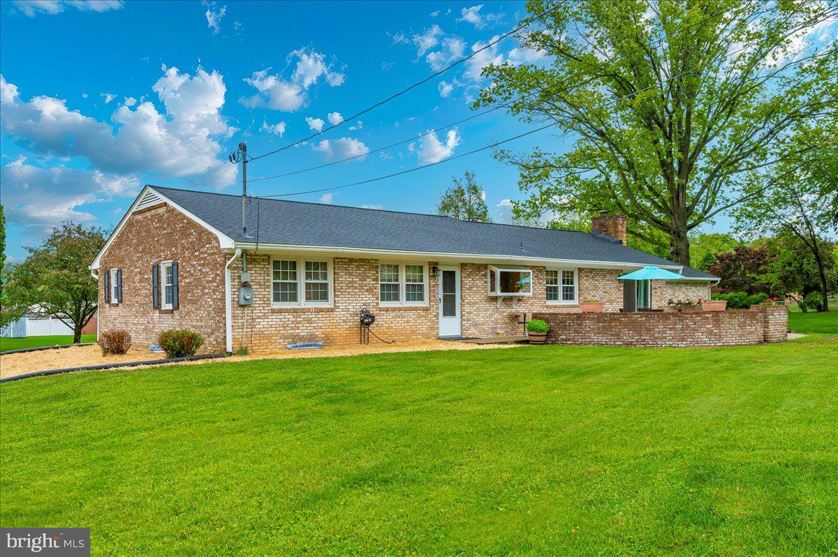 22019 Mohawk Drive Smithsburg, MD 21783 - Photo 45 of 60 a front view of a house with a garden