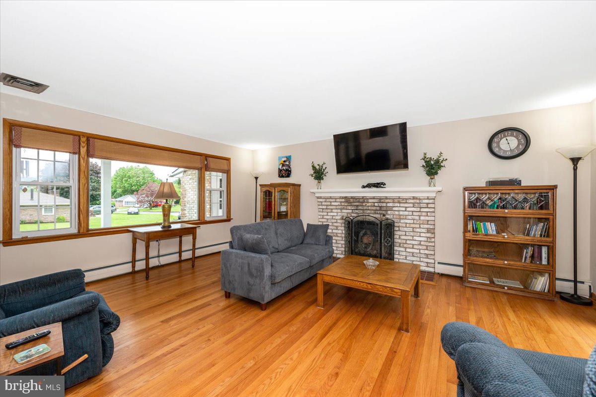 22019 Mohawk Drive Smithsburg, MD 21783 - Photo 8 of 60 a living room with furniture fireplace and flat screen tv