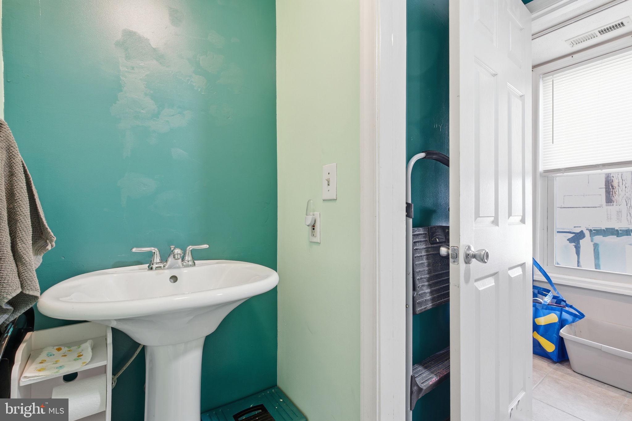 116 West Clement Street Baltimore, MD 21230 - Photo 15 of 32 a bathroom with a sink and a mirror