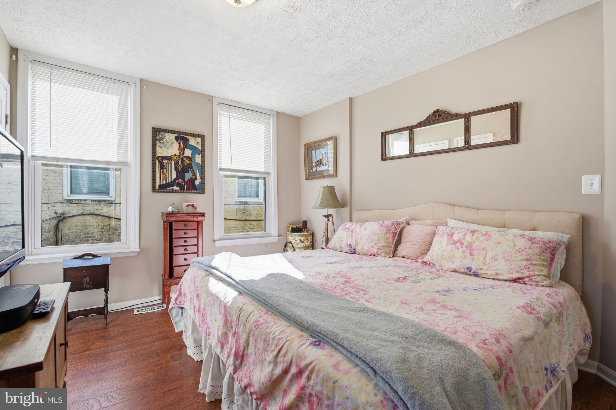 116 West Clement Street Baltimore, MD 21230 - Photo 17 of 32 a bedroom with a large bed a painting and a window