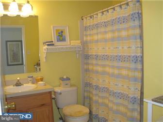 16 Threadleaf Terrace Burlington, NJ 08016 - Photo 10 of 12 Bathroom