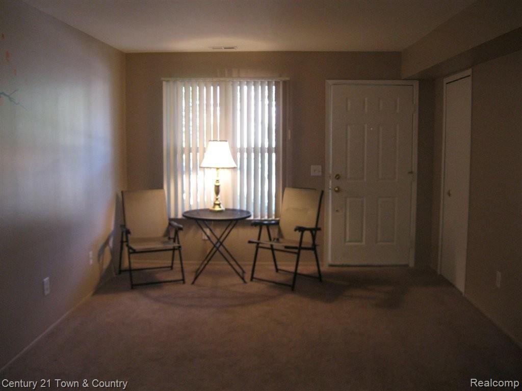 1516 Porter Circle, Unit 208 Rochester, MI 48307 - Photo 15 of 22 porterLR3.JPG