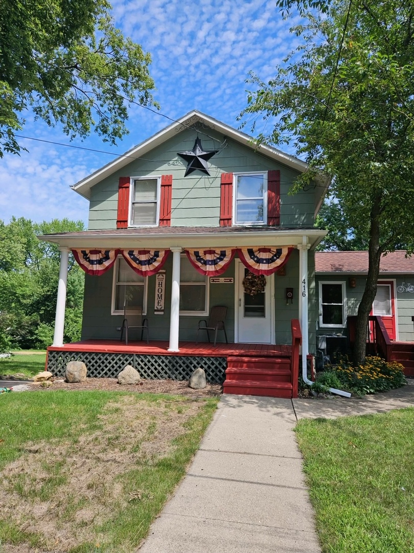 a front view of house with yard
